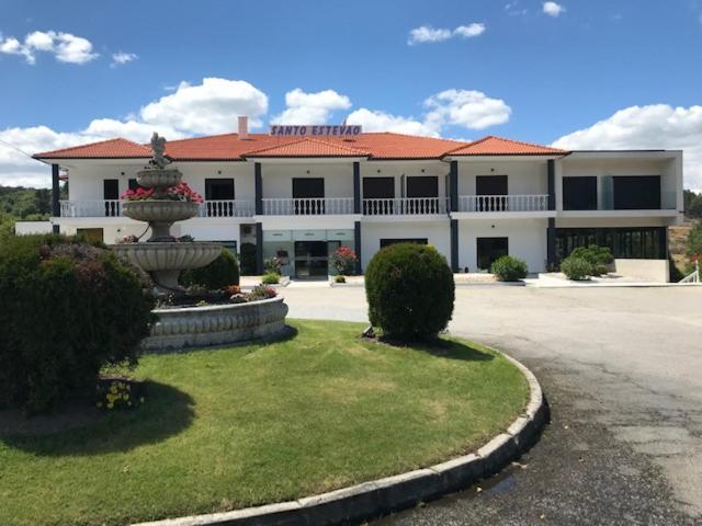 Restaurante Residencial Pizzaria S. Estevao Aguiar da Beira Eksteriør billede